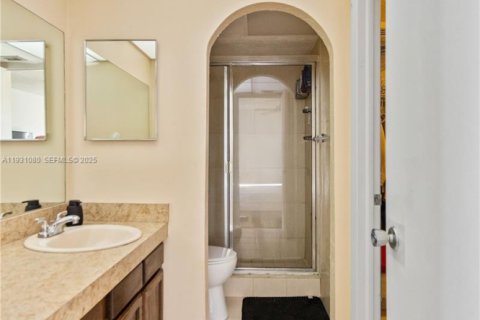 Condo in Margate, Florida, 2 bedrooms  № 1990746 - photo 23