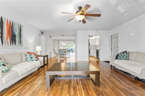 Condo in Margate, Florida, 2 bedrooms  № 1990746 - photo 5