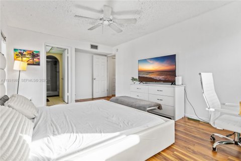 Condo in Margate, Florida, 2 bedrooms  № 1990746 - photo 18