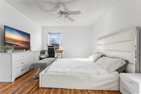 Condo in Margate, Florida, 2 bedrooms  № 1990746 - photo 16