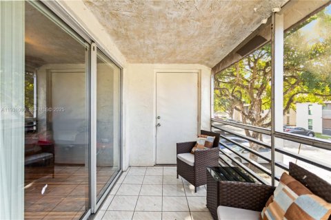 Condo in Margate, Florida, 2 bedrooms  № 1990746 - photo 24