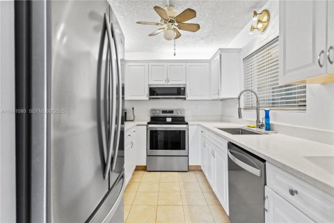 Condo in Margate, Florida, 2 bedrooms  № 1990746 - photo 8