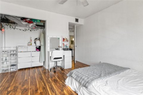 Condo in Margate, Florida, 2 bedrooms  № 1990746 - photo 27