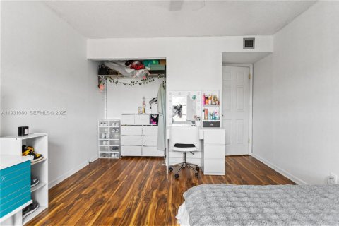 Condo in Margate, Florida, 2 bedrooms  № 1990746 - photo 28