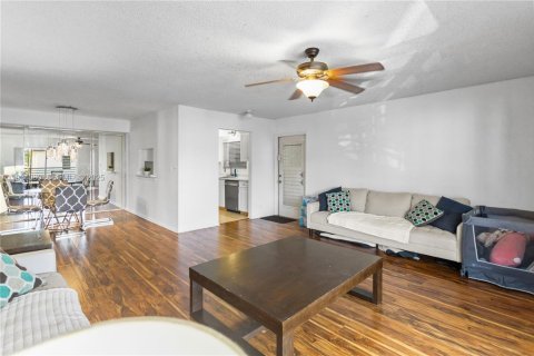 Condo in Margate, Florida, 2 bedrooms  № 1990746 - photo 9