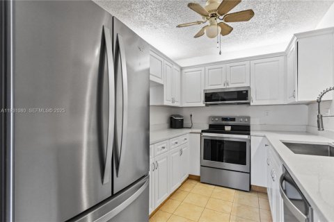 Condo in Margate, Florida, 2 bedrooms  № 1990746 - photo 10
