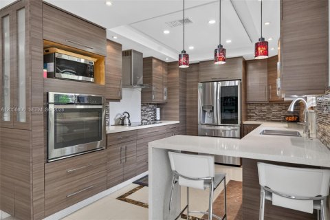 Купить виллу или дом в Майами, Флорида 4 спальни, 163.97м2, № 2176795 - фото 8