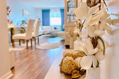 Condo in Saint Petersburg, Florida, 1 bedroom  № 2196241 - photo 7
