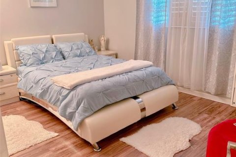 Condo in Saint Petersburg, Florida, 1 bedroom  № 2196241 - photo 9