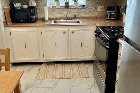 Condo in Saint Petersburg, Florida, 1 bedroom  № 2196241 - photo 18