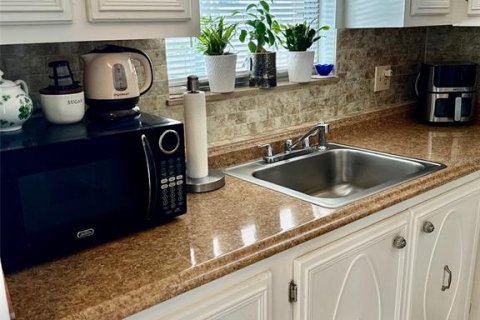 Condo in Saint Petersburg, Florida, 1 bedroom  № 2196241 - photo 20