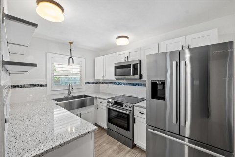 Купить кондоминиум в Сент-Питерсберг, Флорида 3 комнаты, 87.79м2, № 1900823 - фото 14