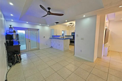 Condo in Miami, Florida, 3 bedrooms № 2090070 - photo 6