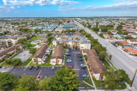 Condo in Sweetwater, Florida, 2 bedrooms  № 2009527 - photo 26