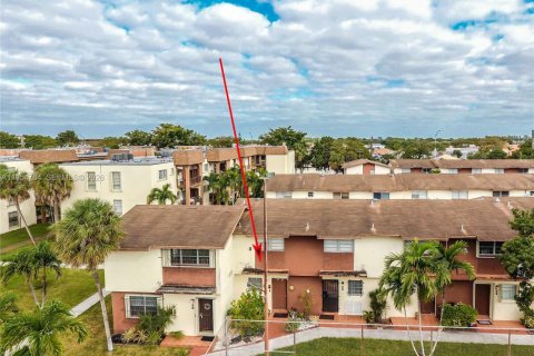 Condo in Sweetwater, Florida, 2 bedrooms  № 2009527 - photo 21