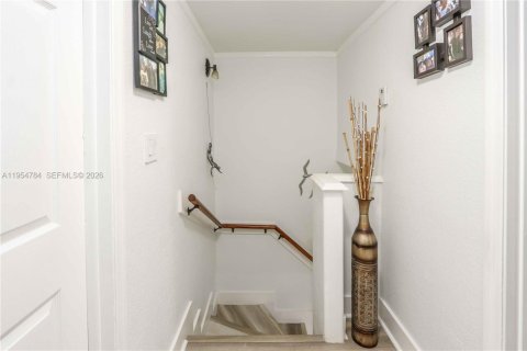 Condo in Sweetwater, Florida, 2 bedrooms  № 2009527 - photo 11