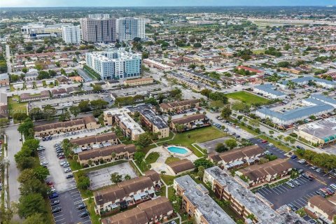 Condo in Sweetwater, Florida, 2 bedrooms  № 2009527 - photo 25