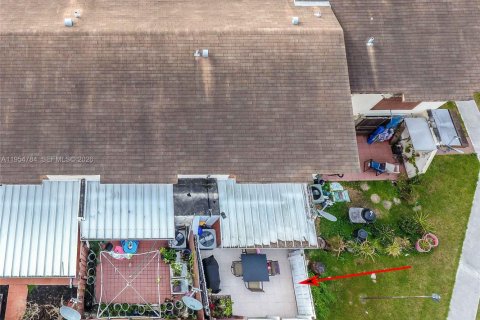 Condo in Sweetwater, Florida, 2 bedrooms  № 2009527 - photo 20