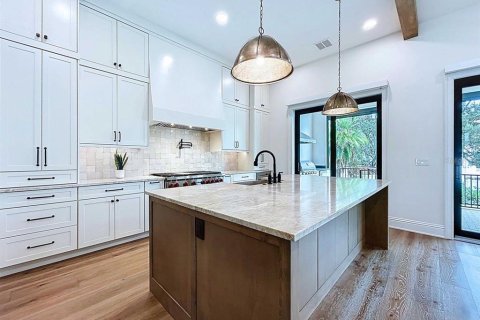 Casa en venta en Tampa, Florida, 5 dormitorios, 398.09 m2 № 1911891 - foto 20