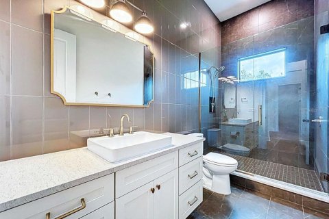 Casa en venta en Tampa, Florida, 5 dormitorios, 398.09 m2 № 1911891 - foto 13