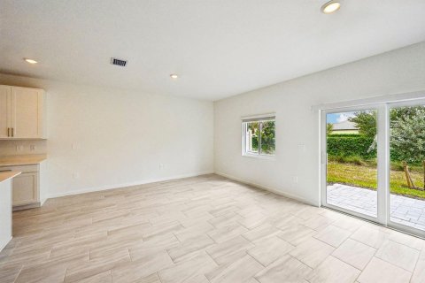 Touwnhouse à vendre à Port St. Lucie, Floride: 3 chambres, 154.31 m2 № 2318156 - photo 7