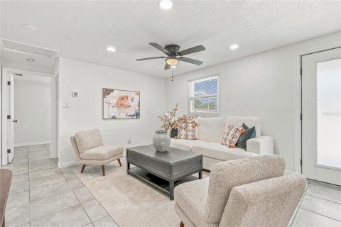 Villa ou maison à vendre à Tampa, Floride: 4 chambres, 133.41 m2 № 2429135 - photo 10
