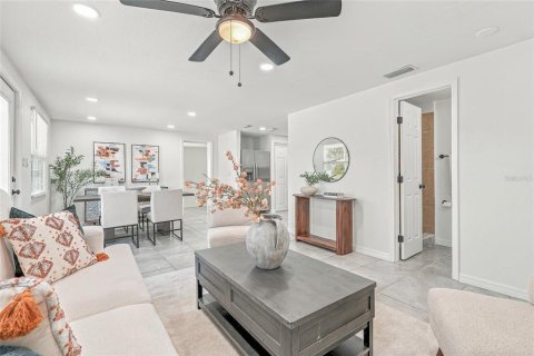 Villa ou maison à vendre à Tampa, Floride: 4 chambres, 133.41 m2 № 2429135 - photo 13