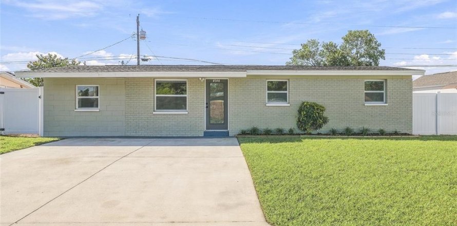 Villa ou maison à Tampa, Floride 4 chambres, 133.41 m2 № 2429135