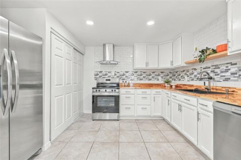Villa ou maison à vendre à Tampa, Floride: 4 chambres, 133.41 m2 № 2429135 - photo 5