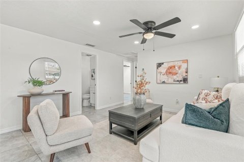 Villa ou maison à vendre à Tampa, Floride: 4 chambres, 133.41 m2 № 2429135 - photo 11