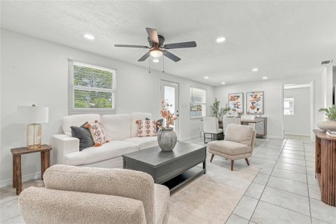 Villa ou maison à vendre à Tampa, Floride: 4 chambres, 133.41 m2 № 2429135 - photo 12