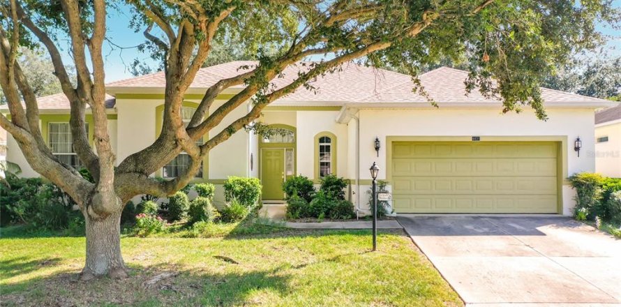 House in Leesburg, Florida 3 bedrooms, 162.67 sq.m. № 2395939