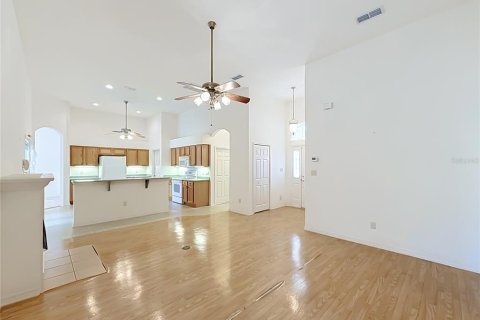 House in Leesburg, Florida 3 bedrooms, 162.67 sq.m. № 2395939 - photo 6