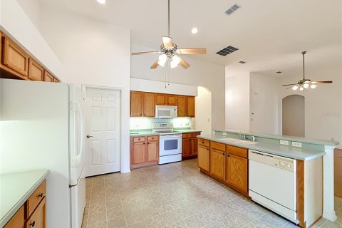 House in Leesburg, Florida 3 bedrooms, 162.67 sq.m. № 2395939 - photo 8