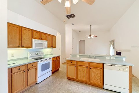 House in Leesburg, Florida 3 bedrooms, 162.67 sq.m. № 2395939 - photo 9