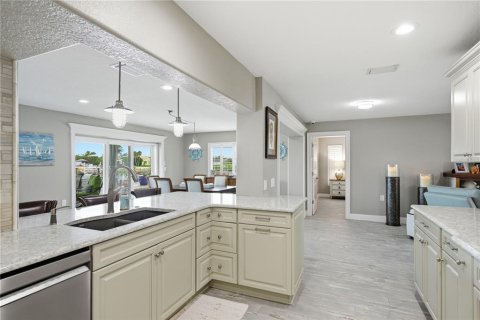 Casa en venta en New Port Richey, Florida, 4 dormitorios, 206.43 m2 № 2213255 - foto 13