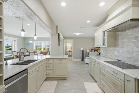 Casa en venta en New Port Richey, Florida, 4 dormitorios, 206.43 m2 № 2213255 - foto 15