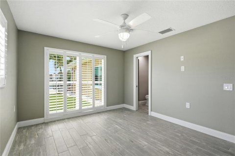 Casa en venta en New Port Richey, Florida, 4 dormitorios, 206.43 m2 № 2213255 - foto 24