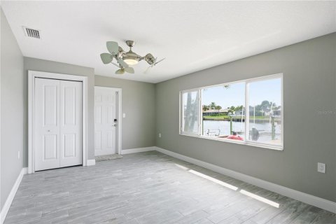 Casa en venta en New Port Richey, Florida, 4 dormitorios, 206.43 m2 № 2213255 - foto 30