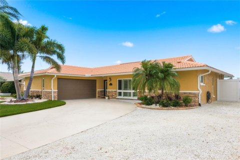 Casa en venta en New Port Richey, Florida, 4 dormitorios, 206.43 m2 № 2213255 - foto 4