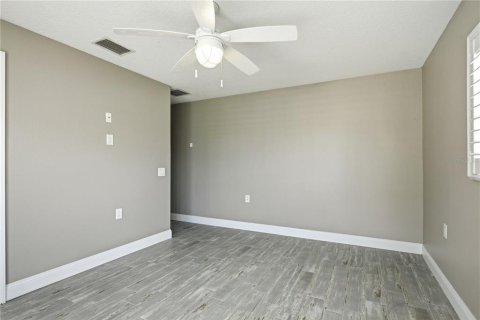 Casa en venta en New Port Richey, Florida, 4 dormitorios, 206.43 m2 № 2213255 - foto 25