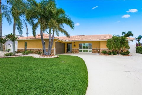 Casa en venta en New Port Richey, Florida, 4 dormitorios, 206.43 m2 № 2213255 - foto 2