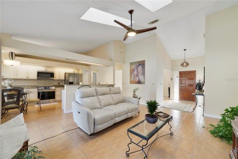 Villa ou maison à vendre à Oviedo, Floride: 4 chambres, 190.08 m2 № 2395926 - photo 3