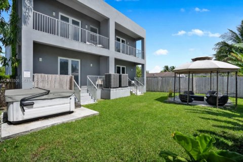 Touwnhouse à louer à Miami, Floride: 4 chambres, 139.35 m2 № 2390354 - photo 30