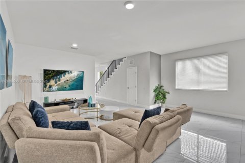 Touwnhouse à louer à Miami, Floride: 4 chambres, 139.35 m2 № 2390354 - photo 4