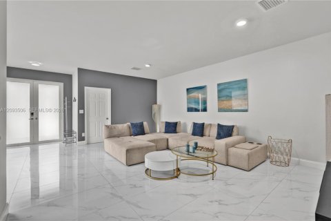 Touwnhouse à Miami, Floride 4 chambres, 139.35 m2 № 2390354