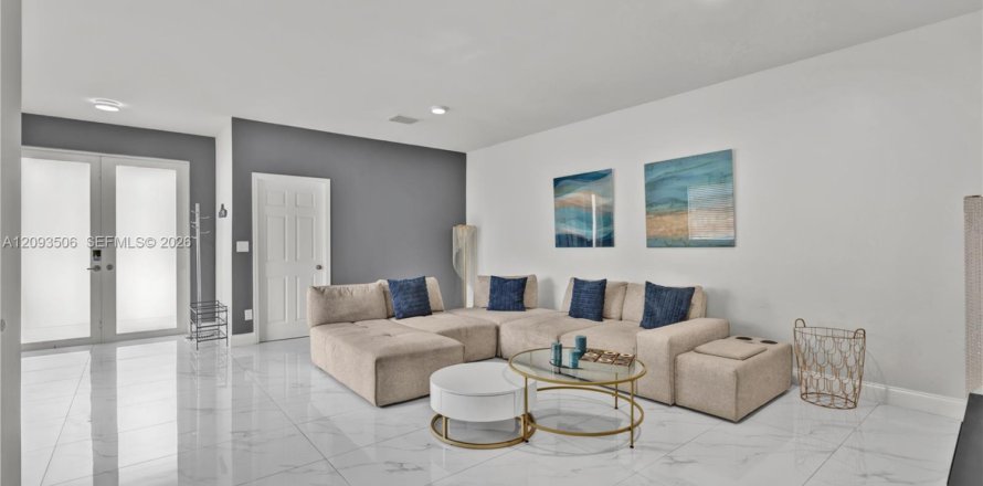 Touwnhouse à Miami, Floride 4 chambres, 139.35 m2 № 2390354
