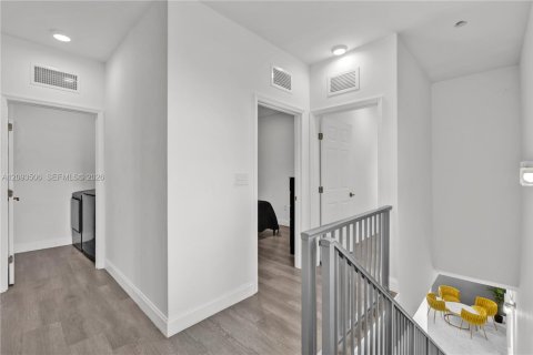 Touwnhouse à louer à Miami, Floride: 4 chambres, 139.35 m2 № 2390354 - photo 14