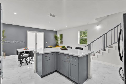 Touwnhouse à louer à Miami, Floride: 4 chambres, 139.35 m2 № 2390354 - photo 10