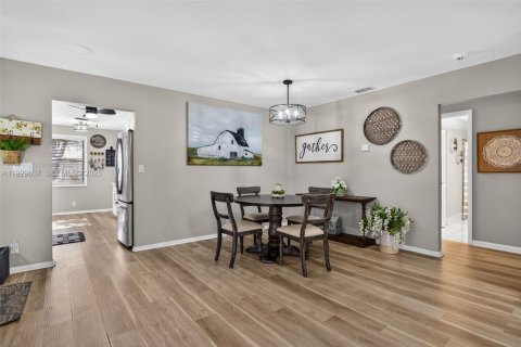 House in Coconut Creek, Florida 2 bedrooms, 130.34 sq.m. № 1988490 - photo 6